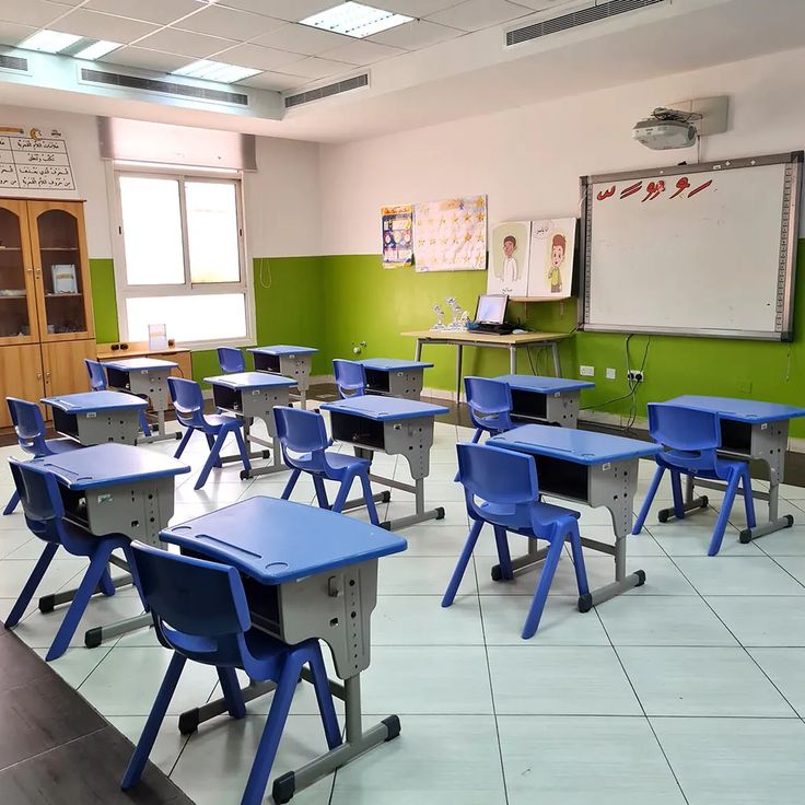 صورة طلاب في بيئة تعليمية